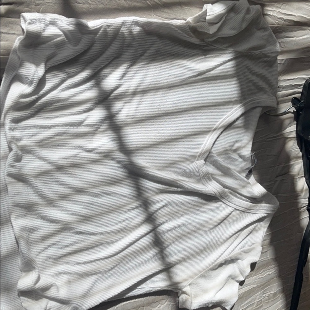 🤍🤍White Charlotte Russe v neck top🤍🤍